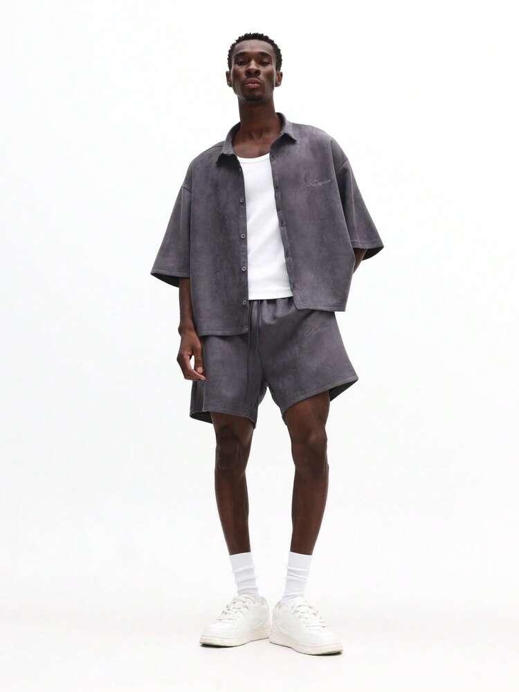 Set coordinato con camicia e pantaloncini in pelle scamosciata