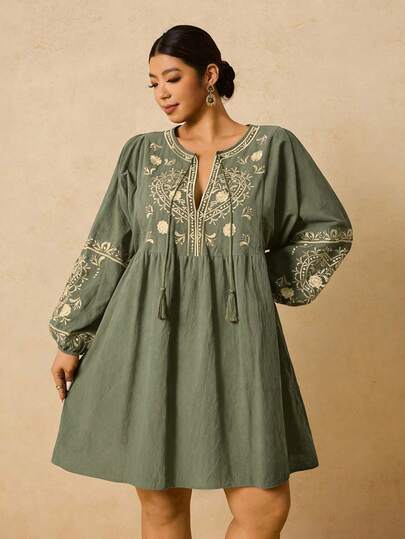 Travachic 大码休闲波西米亚风黑色刺绣连衣裙，100%纯棉材质，正面系带蝴蝶结，长袖宽松迷你连衣裙，适合秋季穿着。