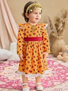 SHEIN Babygirl Elegant & Cute Floral Print Vacation Dress This Elegant And Adorable Floral Dress For Baby Girls Features A Middle Eastern Rose Pattern And Is Perfect For Wearing Indoors Or Outdoors.