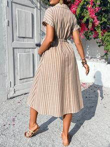 SHEIN 孕妇条纹蝙蝠袖系腰休闲衬衫裙 - 卡其色 - 查看 2