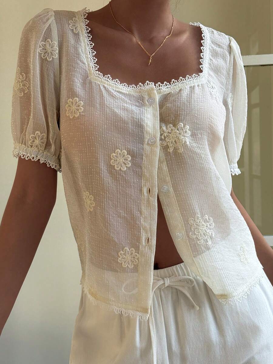 DAZY 春夏宽松休闲度假风时尚白色镂空蕾丝拼接3D刺绣花卉雪纺短袖开衫女装 - 米色 - 查看 1