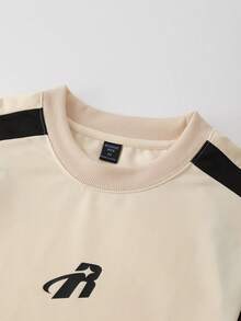 ROMWE MEN Essentials Camiseta masculina de manga curta com estampa de letras em cores contrastantes e patchwork, estilo streetwear. - Damasco - Ver 4