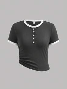 SHEIN Girlism 2件套少女春夏针织条纹撞色休闲修身基础款T恤和撞色腰部宽松口袋裤套装，少女休闲运动街头服饰，适合校园运动、返校、足球运动、户外舒适穿着。 - 深灰色 - 查看 12
