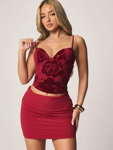 MISSGUIDED Burgundy Low Rise Mini Bodycon Skirt With Fitted Silhouette And Plain Hem Detail For Casual Evening Occasions