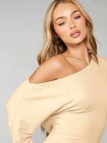 MISSGUIDED 长袖露肩迷你连衣裙，不对称修身设计，侧边褶皱，适合派对、晚宴、夜店等场合，单肩设计，秋冬吸睛单品。 - 奶油色 - 查看 4