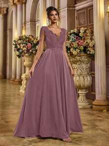 Aureia Đầm dạ hội maxi dài tay cổ chữ V xẻ cao, chất liệu ren tối màu, phối ren xuyên thấu, đính họa tiết tinh tế, thích hợp cho ngày Valentine. - Bụi hồng - Xem 5