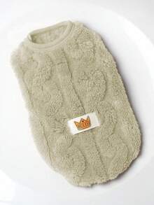 1件宠物服装。加厚保暖的毛绒背心，适合小型犬和猫在冬季穿着。狗狗可以穿着它快乐地在户外玩耍。 - 卡其色 - 查看 1