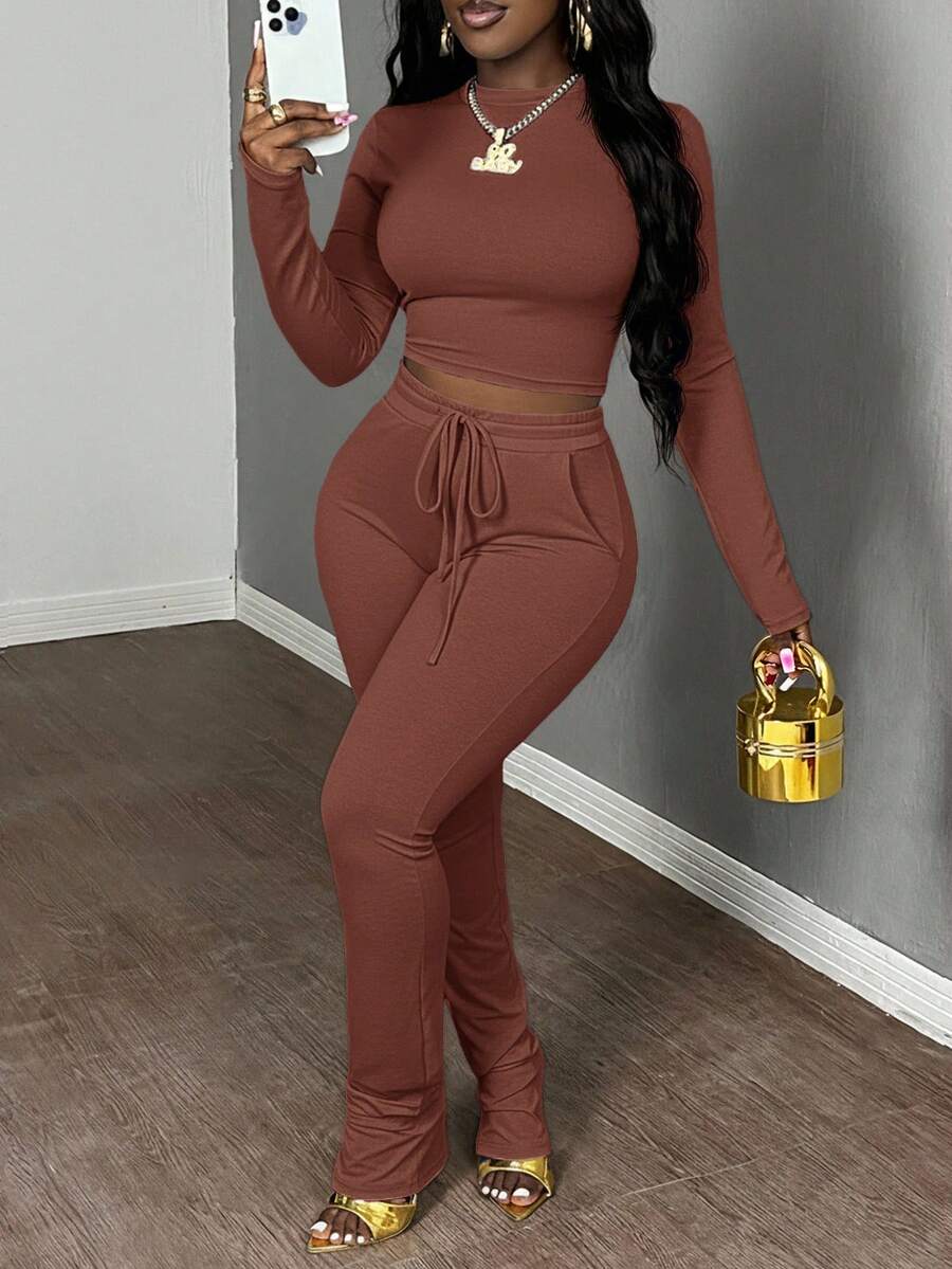 Slaydiva Bộ 2 món nữ cơ bản thường ngày mùa thu/đông: áo crop top dài tay cổ tròn ôm sát và quần skinny cạp chun có dây rút. - Màu nâu  Mocha - Xem 1