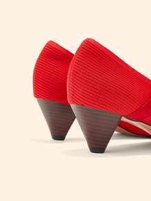 CUCCOO BASICS 女士优雅尖头搭扣高跟鞋，通勤必备 - 紅色 - 查看 9