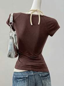 SHEIN EZwear 女士Y2K休闲时尚街头度假风标语蝴蝶印花插肩袖撞色露背修身T恤，夏季 - 棕色 - 查看 2