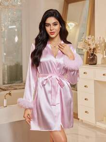 LuxeNights Áo choàng cỡ lớn sang trọng với chất liệu satin và viền lông giả, màu hồng. - Hồng - Xem 3