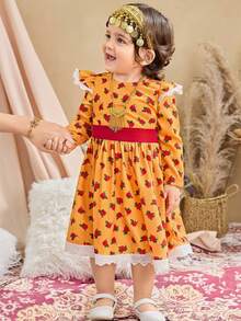 SHEIN Babygirl Elegant & Cute Floral Print Vacation Dress This Elegant And Adorable Floral Dress For Baby Girls Features A Middle Eastern Rose Pattern And Is Perfect For Wearing Indoors Or Outdoors.