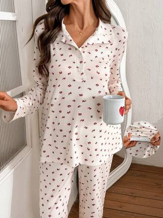 Moonlight & Mama Bekvämt ribbat, fint blommigt, knäppt och långärmat mammapyjamasset med slag