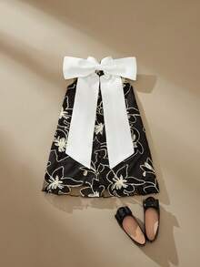 SHEIN 刺绣网纱露背蝴蝶结装饰女童连衣裙，亲子装 - 黑與白 - 查看 4