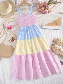 SHEIN Sparklyn 1件少女休闲度假条纹吊带连衣裙，饰有蝴蝶结，撞色拼接，优雅碎花连衣裙 - 粉色 - 查看 2