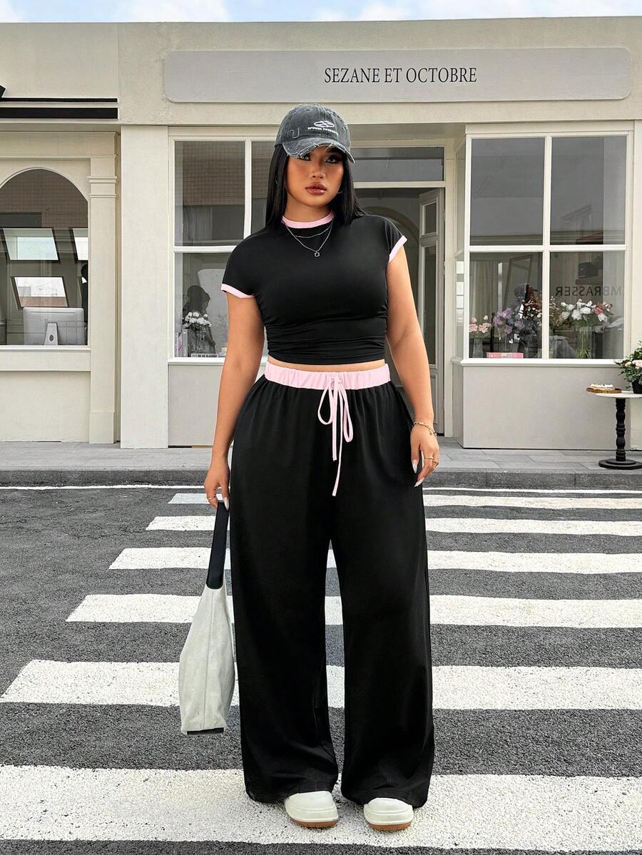 SHEIN EZwear 黑色和粉色撞色短袖T恤和裤子加大码女装套装 - 彩色 - 查看 1