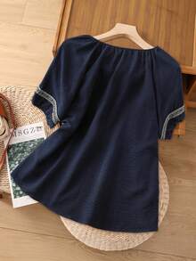 SHEIN LUNE CURVE 大码女式流行圆领插肩袖衬衫，精致刺绣，修身显瘦，适合日常通勤和户外活动。夏季女式休闲上衣，半袖上衣，可爱女式衬衫。 - 藏蓝色 - 查看 2
