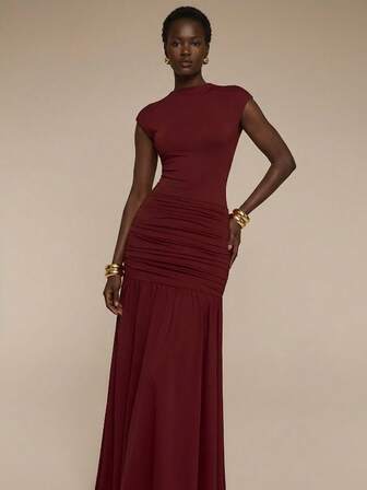 ATUI Studio Women's Fashionable Solid Color Pleated Fitted Long Dress, Elegant Burgundy Maxi Dress, Valentine's Day Outfit