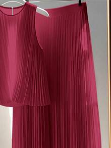 SHEIN Unity Bộ đồ 2 món cổ tròn thanh lịch hàng ngày dành cho nữ cỡ lớn 2025, chất liệu vải trơn màu, thiết kế đơn giản, cổ tròn - Màu Đỏ Sâu - Xem 3