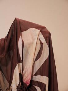 Revavyn Blusa elegante y ajustada con estampado floral y transparencia para mujer - Marrón - Ver 9