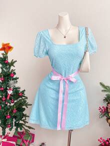 SHEIN EZwear 加大码蕾丝迷你连衣裙，方领，短袖，腰部系带，蓝色，适合度假、约会和各种场合，春夏款 - 藍色 - 查看 1