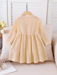 Souflis Souflis Vestido de malha canelada para bebês meninas, com gola redonda, mangas compridas e laço grande com estampa floral 3D. Lindo e delicado, perfeito para primavera/outono. Acompanha bolsinha. Vestido amarelo cor damasco para bebês meninas. Vestido bege para bebês meninas. Vestido amarelo com gola Peter Pan. Conjunto de duas peças para o verão, nova coleção primavera/outono 2026. - Amarelo - Ver 2