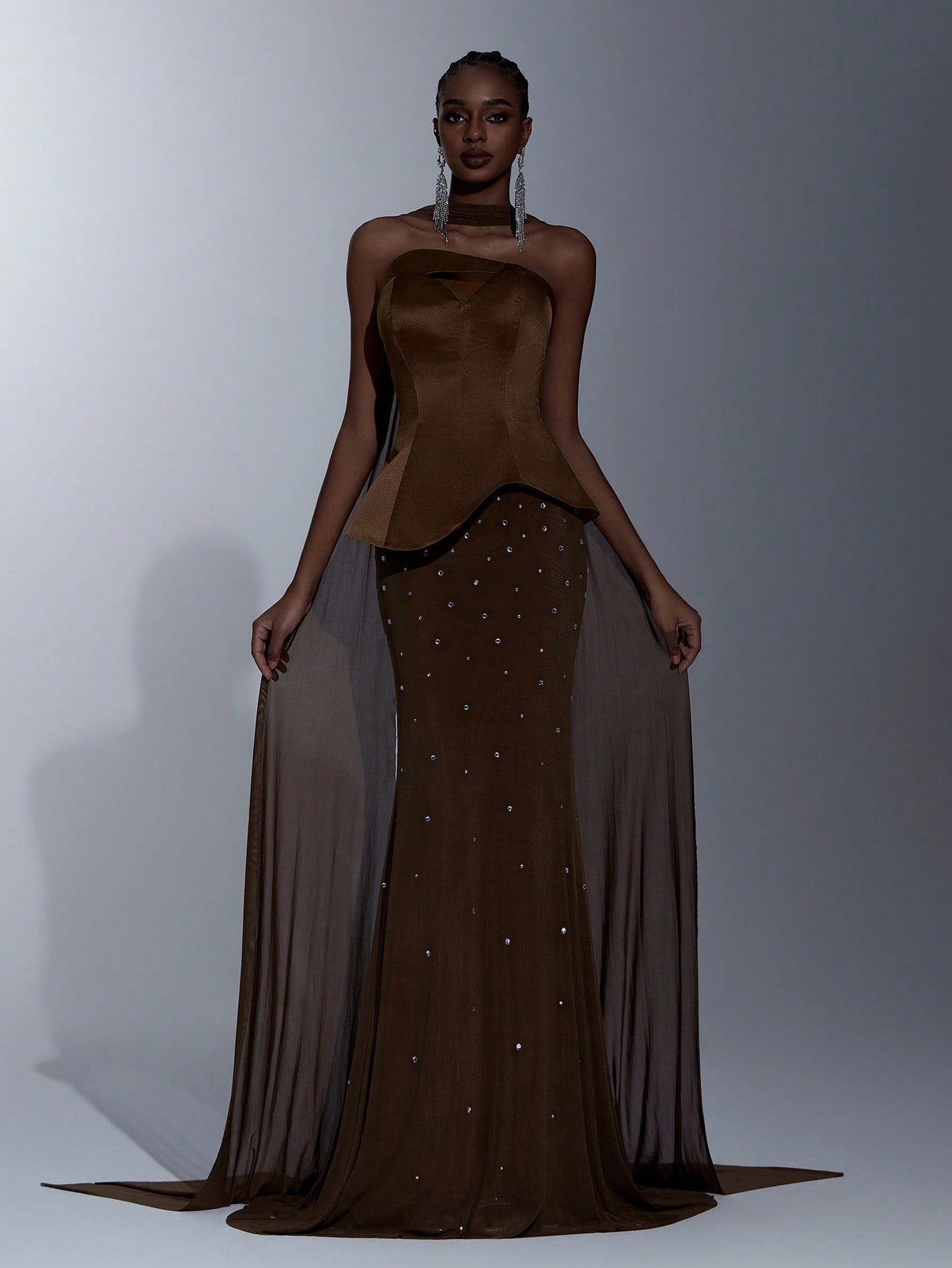 Elitara فستان سهرة أنيق فاخر بنمط مخمل بني داكن مر...