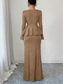 SHEIN Elenzya Bộ đồ 2 món màu nâu cà phê, chất liệu vải dệt, cổ chữ V, cài nút, eo xếp ly, kiểu dáng thanh lịch gồm áo và chân váy ôm sát dáng đuôi cá, thích hợp cho sinh nhật, hẹn hò, tiệc tùng, lễ hội âm nhạc, ngày Quốc khánh. - Màu Khaki - Xem 2