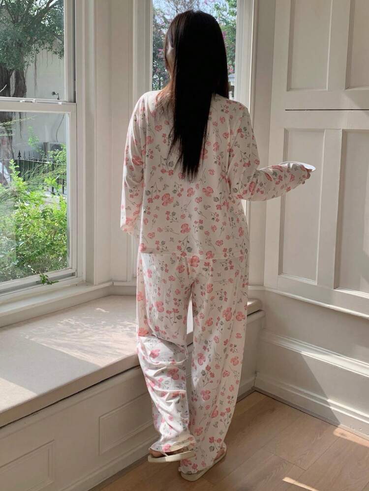 Dazy Plus Ditsy Floral Round Neck Long Sleeve Top And Straight Leg Pants Pajama Set, Suitable For Spring And Autumn
