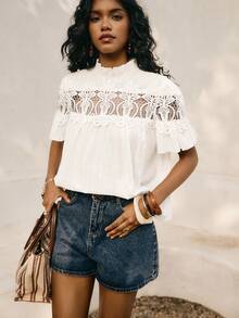 Poéselle 女士纯色刺绣提花面料浪漫蕾丝饰边拼接镂空荷叶边领宽松衬衫 - 白色 - 查看 7