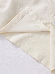 Casuvi Kids 米色都市休闲男童衬衫，面料具有微纹理效果，胸前口袋印有“Believe Dream”手写体字样，右袖口饰有时尚织唛，适合都市、校园、派对等场合。 - 白色 - 查看 6