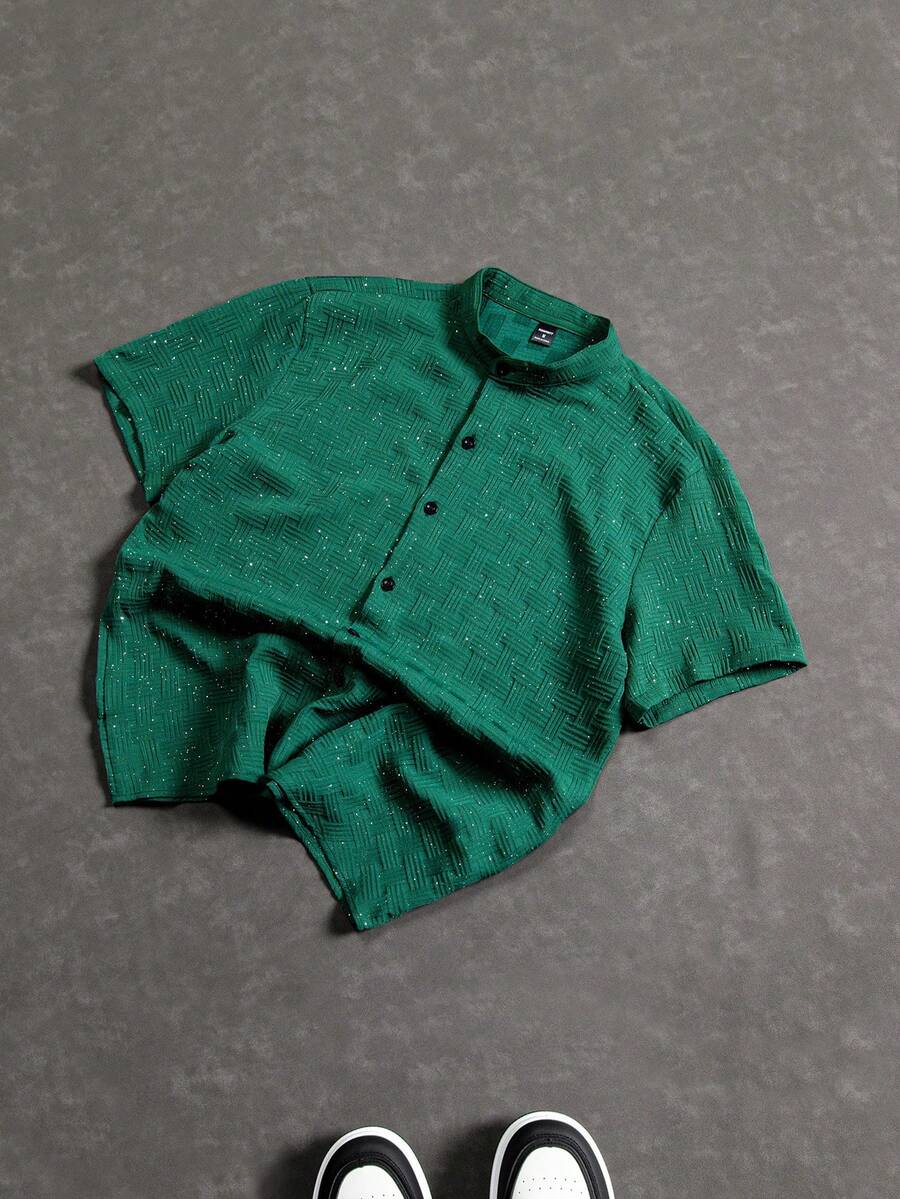 Manfinity Roghcode Men's Solid Color Mandarin Collar Single-Breasted Casual Versatile Commuting Short Sleeve Shirt - Dark Green - View 1