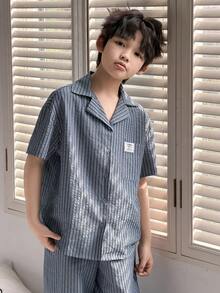 DAZY 男童条纹印花字母拼接口袋短袖衬衫和长裤睡衣套装 - 藏蓝色 - 查看 5