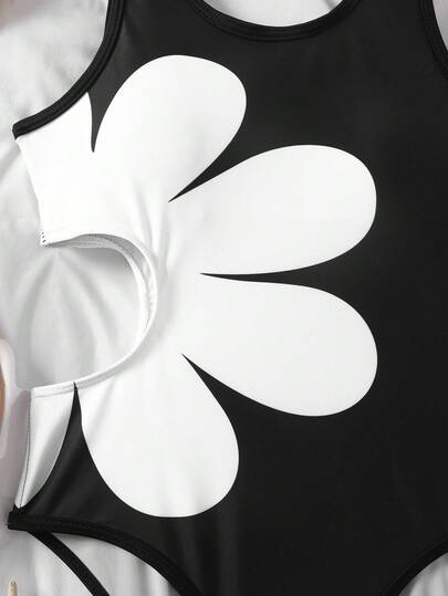 少女黑白碎花拼接连体泳衣，可爱休闲日常海滩度假装