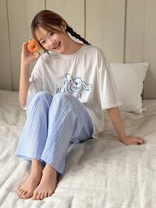 Dazy Kids Bộ đồ ngủ mùa xuân hè dành cho bé gái, gồm áo cổ tròn in hình hoạt hình và quần kẻ sọc. - trắng - Xem 4