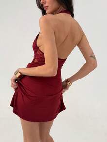 Aloruh 女士撞色蕾丝前系带镂空性感时尚吊带迷你连衣裙 - 酒紅色 - 查看 2