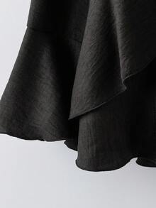 SHEIN Essnce Bộ đồ nữ cỡ lớn thời trang xuân/hè, dáng rộng thoải mái, đa năng, tôn dáng, gồm áo tay loe xếp ly cài nút và quần ống rộng màu đen, trang phục mùa xuân, bộ quần áo. - màu đen - Xem 3