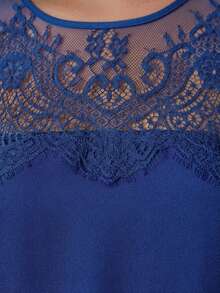 Chikora Áo kiểu dáng thanh lịch tay ngắn, cổ tròn, màu trơn, phối ren, cỡ lớn. - Xanh đậm - Xem 5