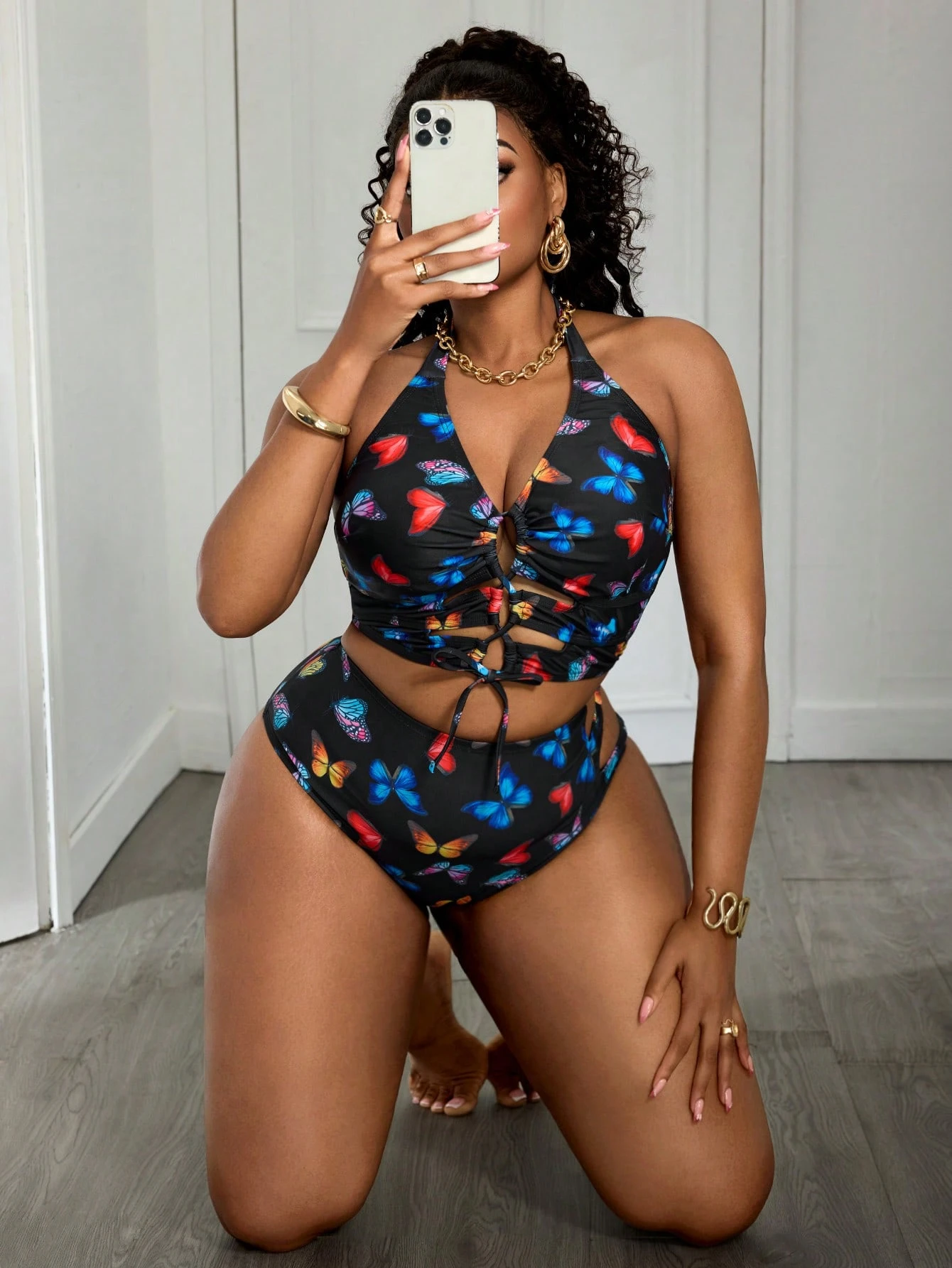 Slaydiva Conjunto de Maiô Bikini Sexy com Estampa de Borboleta, Decote Halter e Amarração na Frente para Mulheres Plus Size, Estilo de Férias na Praia - Multicolorido - Visão 3