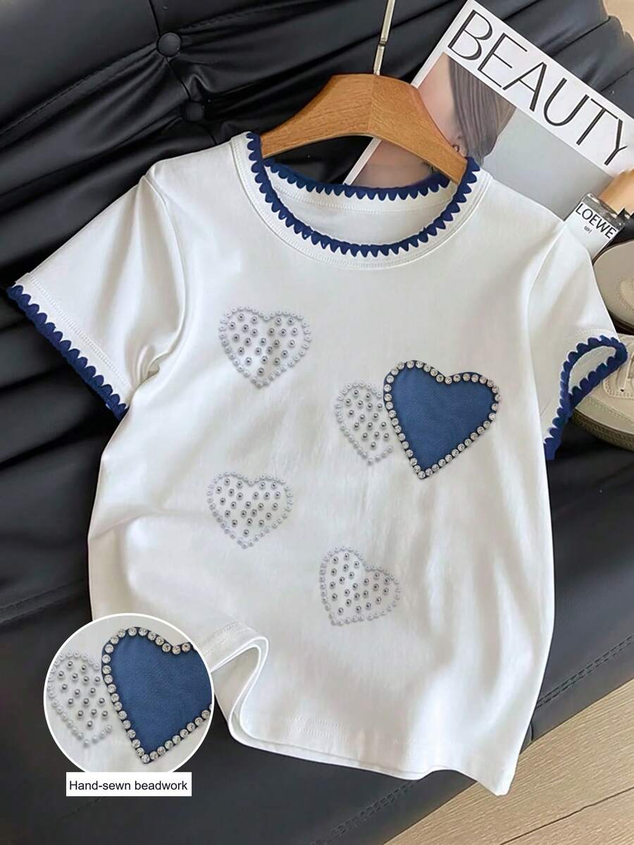 Resyla Áo thun nữ cổ tròn chất liệu denim, in hình trái tim thủ công bằng hạt cườm, phối màu tương phản. - trắng - Xem 1