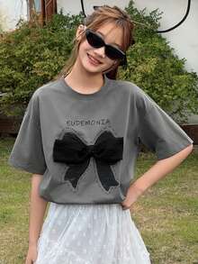 DAZY قميص تي شيرت بياقة دائرية وأكمام قصيرة مزين بطباعة الحرف والفيونكة، للربيع للفتيات المراهقات - رمادي - مشاهدة 6