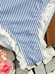 Swim Mod 新款蕾丝边饰休闲条纹珍珠装饰连体泳衣，夏季 - 藍色 - 查看 4