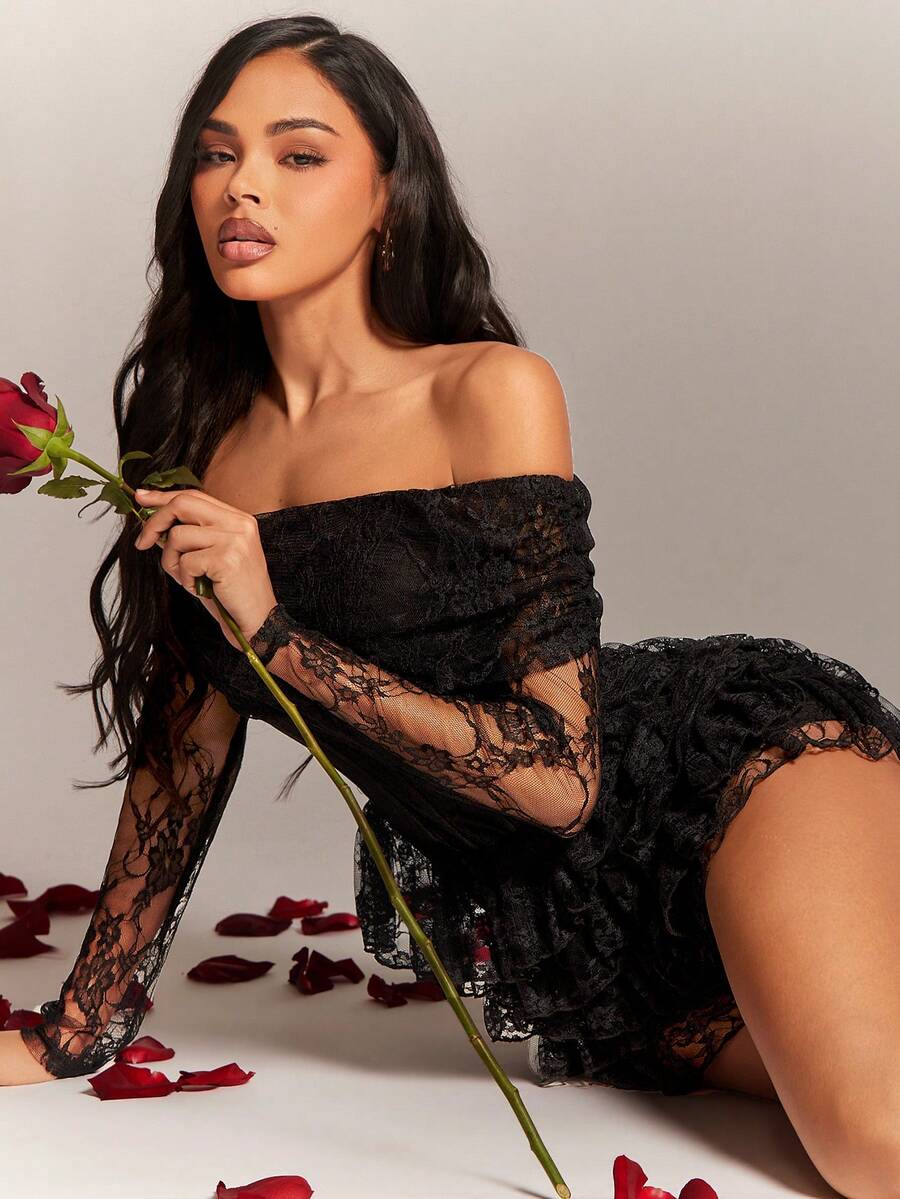 Radiana 女士性感、优雅、浪漫又可爱的黑色蕾丝连体裤 - 露肩、长袖、修身、收腰设计。适合约会、派对、生日、鸡尾酒会、夜店、婚礼、音乐会、节日、假期、海滩度假、早春穿着、花园茶会等场合。 - 黑色 - 查看 1