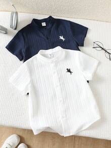 SHEIN Bộ 2 áo sơ mi dáng rộng cổ bẻ kiểu Hàn Quốc màu trơn cho bé trai, có hai màu, thích hợp mặc đi học, ở nhà, đi nghỉ mát, chơi thể thao, phù hợp cho mùa xuân và mùa hè. Mua 1 tặng 1, mua 2 tặng 1 với giá cực kỳ ưu đãi, thích hợp làm quà tặng. - Nhiều màu - Xem 3