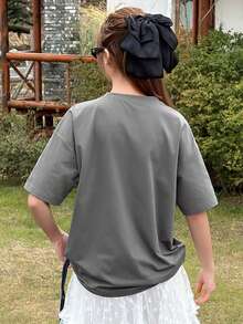 DAZY قميص تي شيرت بياقة دائرية وأكمام قصيرة مزين بطباعة الحرف والفيونكة، للربيع للفتيات المراهقات - رمادي - مشاهدة 7