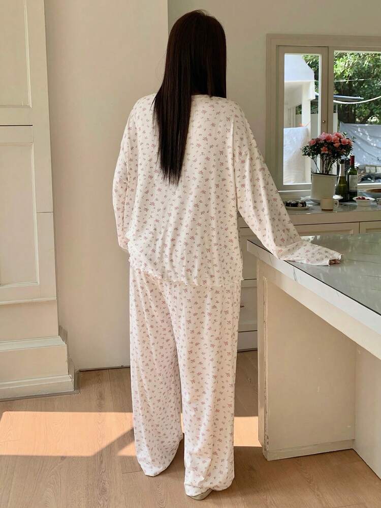 Dazy Plus 2pcs Plus Size Women Ditsy Floral Loose Pajama Set, Elegant Home Wear For Spring, Summer, Autumn