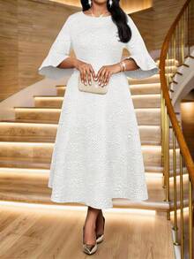 Fleurora 大码纯色压花荷叶边下摆圆领优雅连衣裙 - 白色 - 查看 4