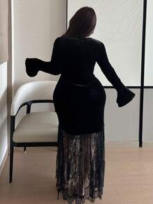 Dazy Plus 优雅长袖黑色修身天鹅绒撞色蕾丝圆领连衣裙，适合约会穿着 - 黑色 - 查看 7