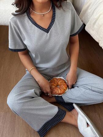 Dream Adore Dampyjamas med rutmönster och lappmönster, V-ringning och kort ärm