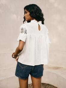 Poéselle 女士纯色刺绣提花面料浪漫蕾丝饰边拼接镂空荷叶边领宽松衬衫 - 白色 - 查看 2